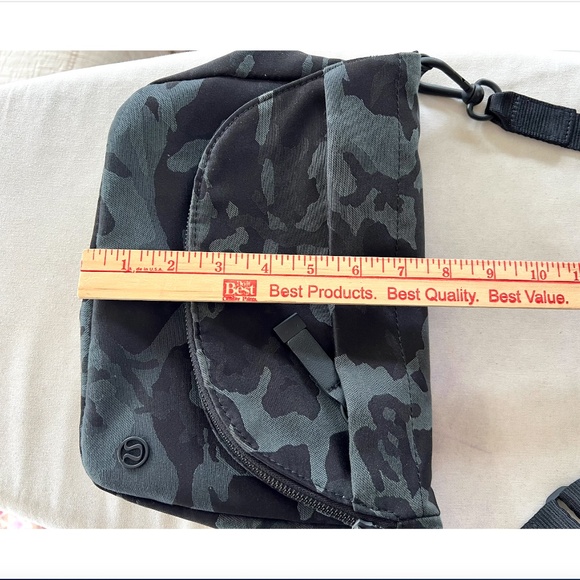LULULEMON All Night Festival Bag in Jacquard Camo Obsidian/Black - Picture 14 of 16